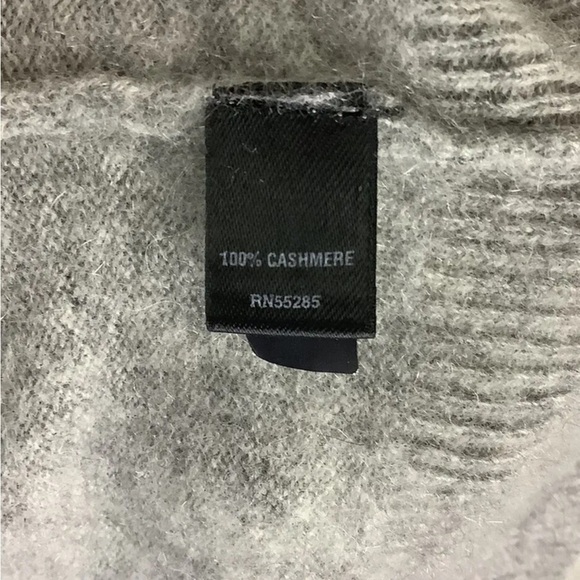 Express Sz M 100% Cashmere V Neck Sweater Gray Pullover Casual Style Thin - Picture 6 of 6